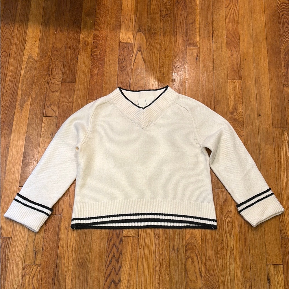 NWT Abercrombie White V-Neck Sweater